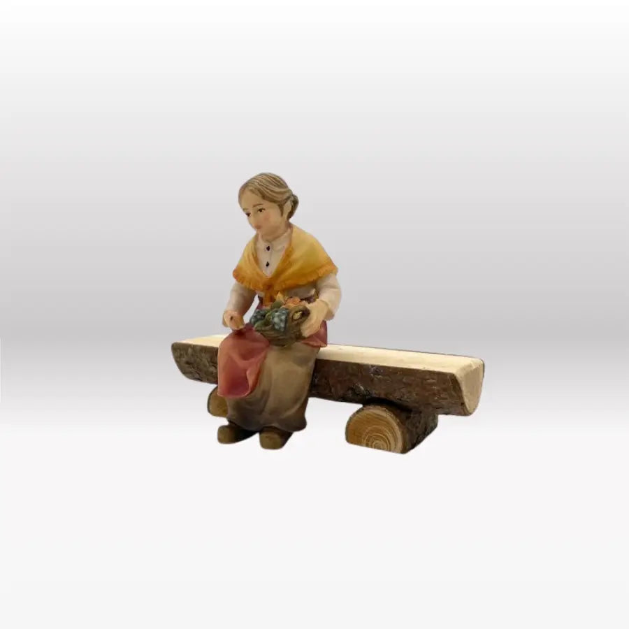 Oma sitzend (ohne Bank) von Heimatkrippe-1