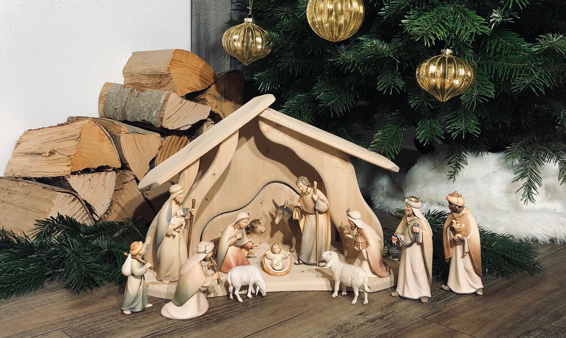 Wie man eine vollständige Weihnachtskrippe aufbaut: Die richtige Auswahl von Figurensets, Einzelfiguren und Tieren
